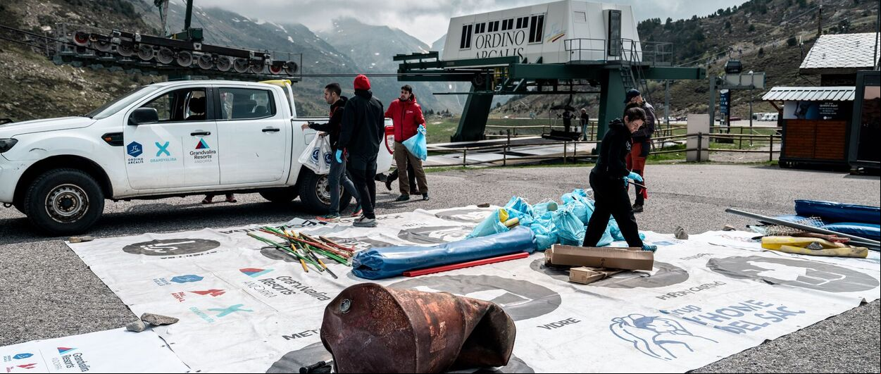 Casi 1,3 toneladas de deshechos recogidos en las estaciones de esquí de Andorra