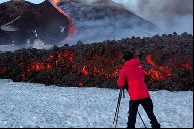 Locura por esquiar al lado de lava del volcán Etna