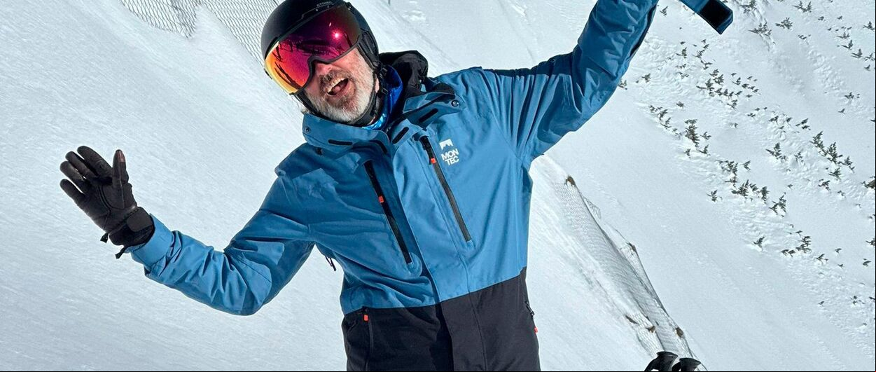 Probando la chaqueta de esquí "Fawk" de Montec 