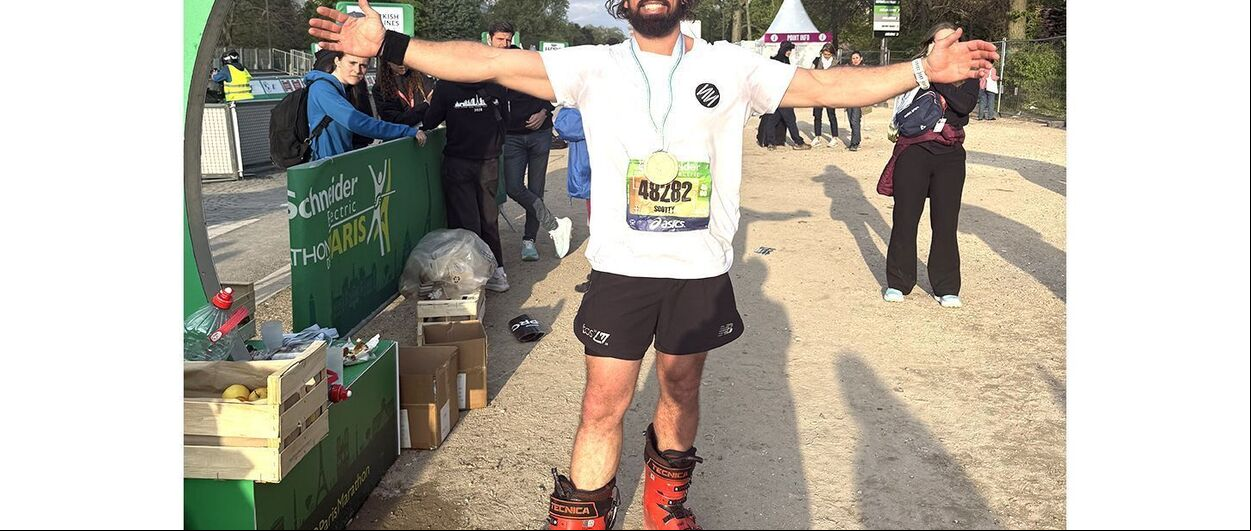 Corre los más de 42 kilómetros de la maratón de París con botas de esquí